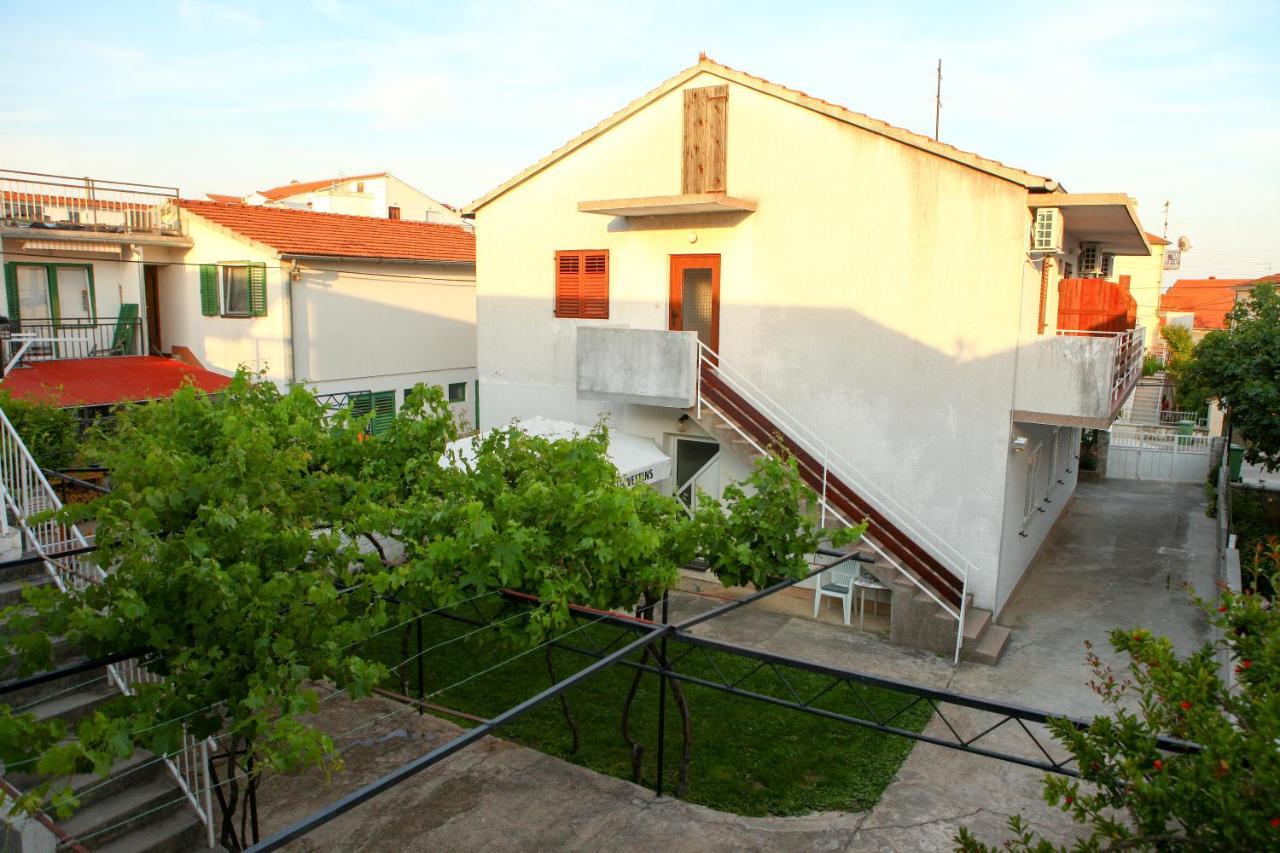 Apartmani Ana Juricev Vodice Exteriör bild