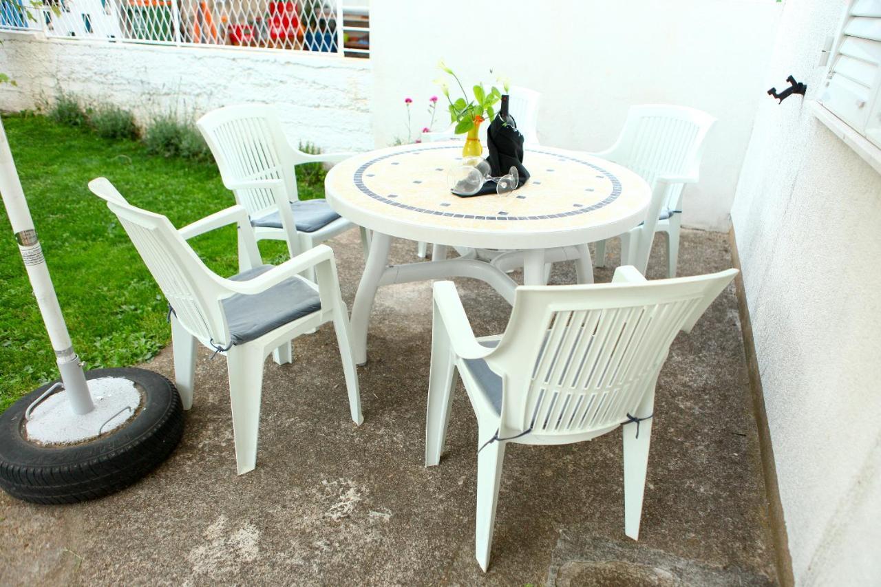 Apartmani Ana Juricev Vodice Exteriör bild
