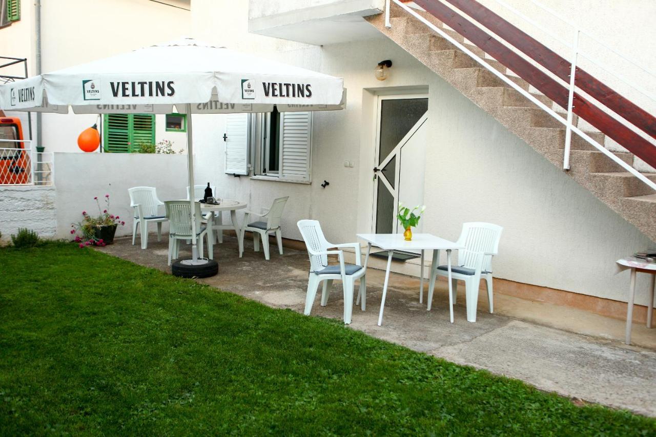 Apartmani Ana Juricev Vodice Exteriör bild
