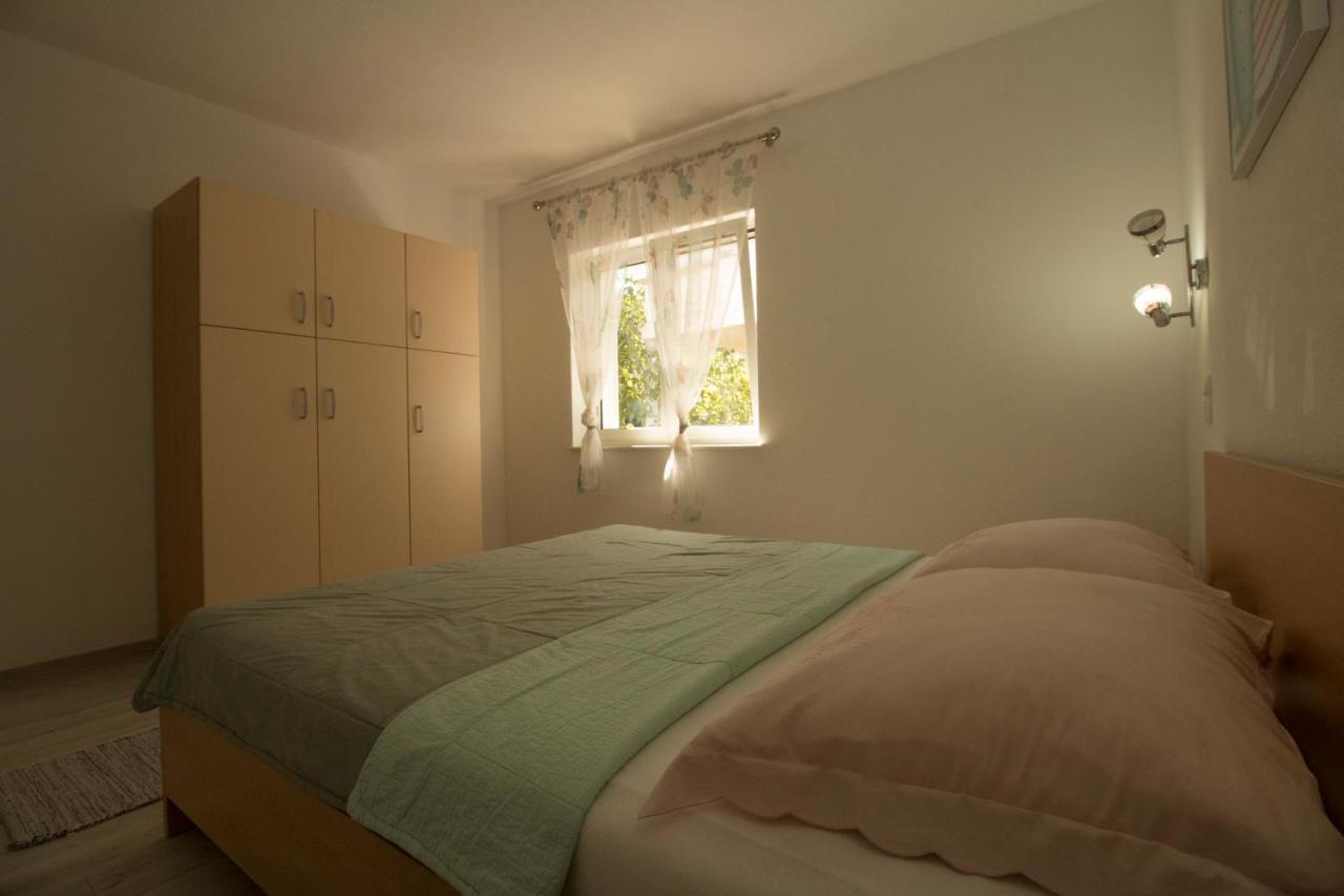 Apartmani Ana Juricev Vodice Exteriör bild