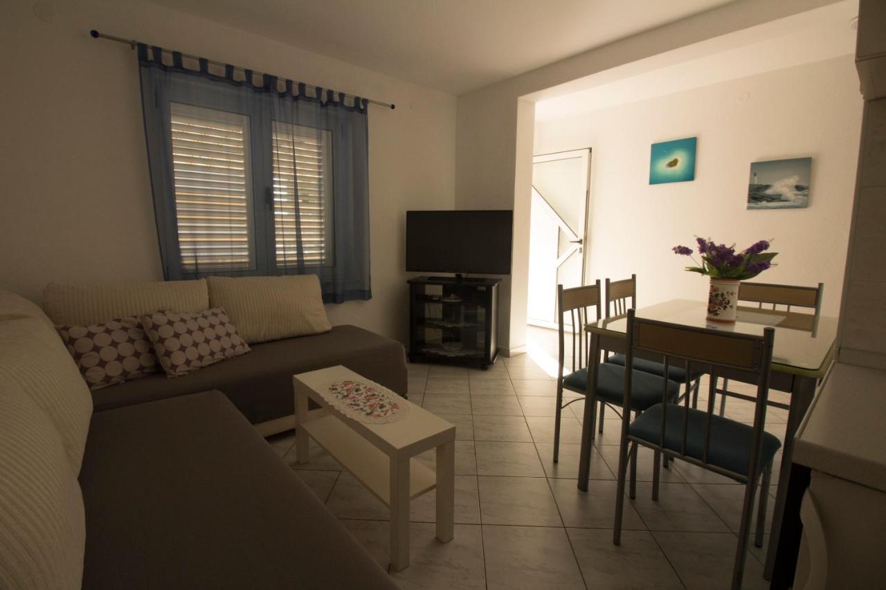 Apartmani Ana Juricev Vodice Exteriör bild