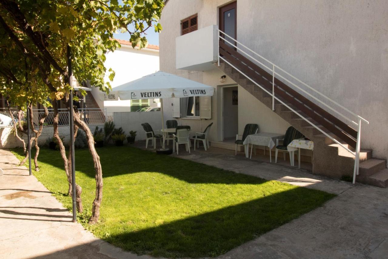 Apartmani Ana Juricev Vodice Exteriör bild