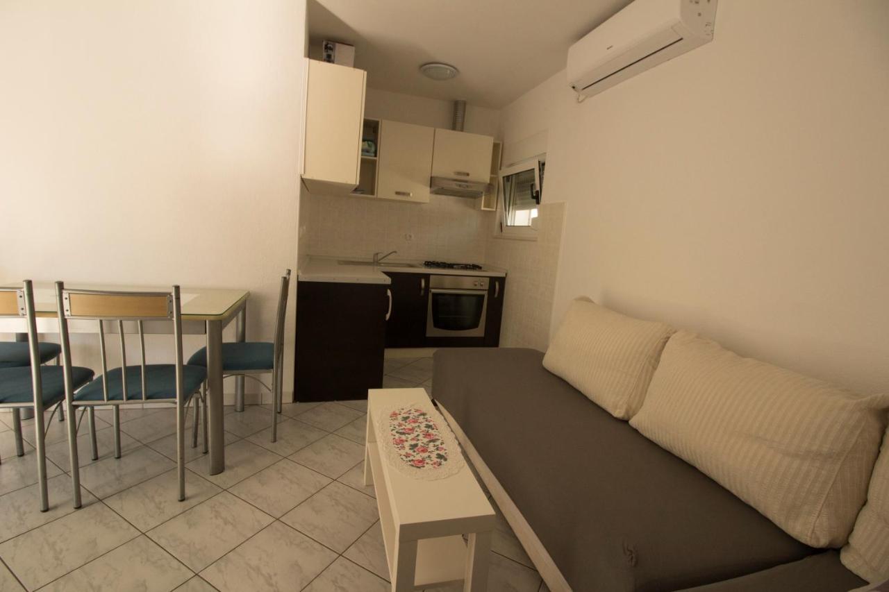 Apartmani Ana Juricev Vodice Exteriör bild