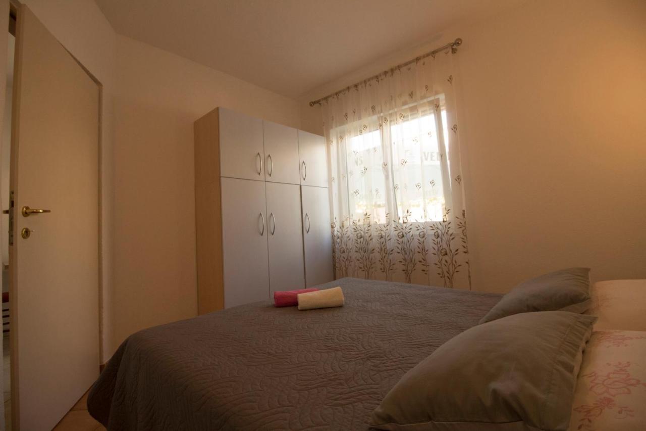 Apartmani Ana Juricev Vodice Exteriör bild