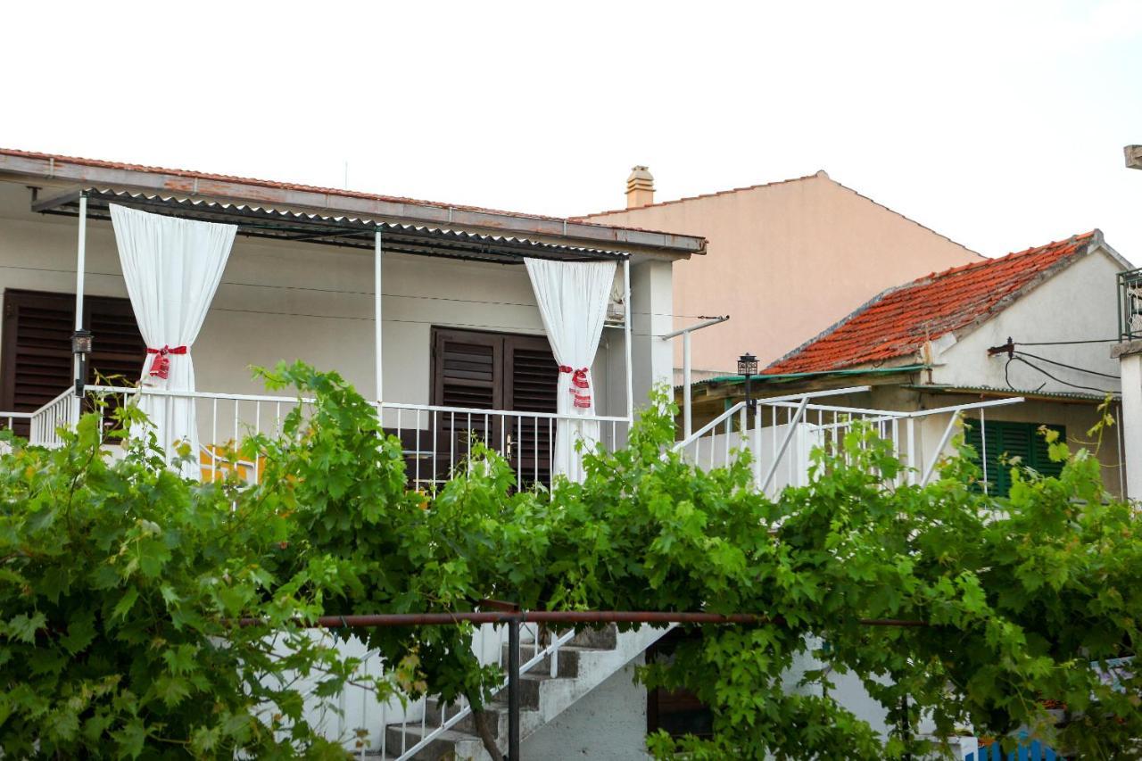 Apartmani Ana Juricev Vodice Exteriör bild