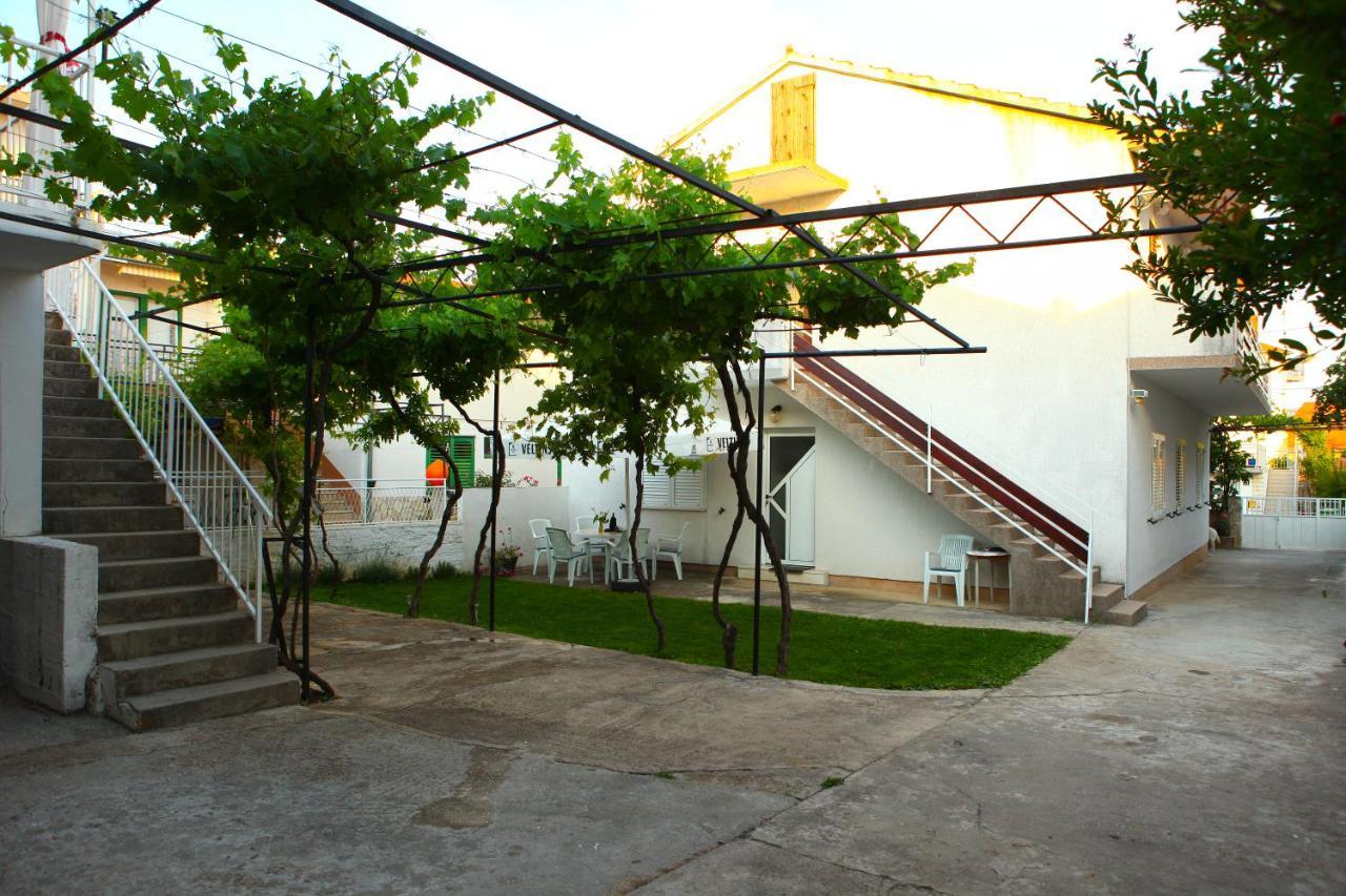Apartmani Ana Juricev Vodice Exteriör bild