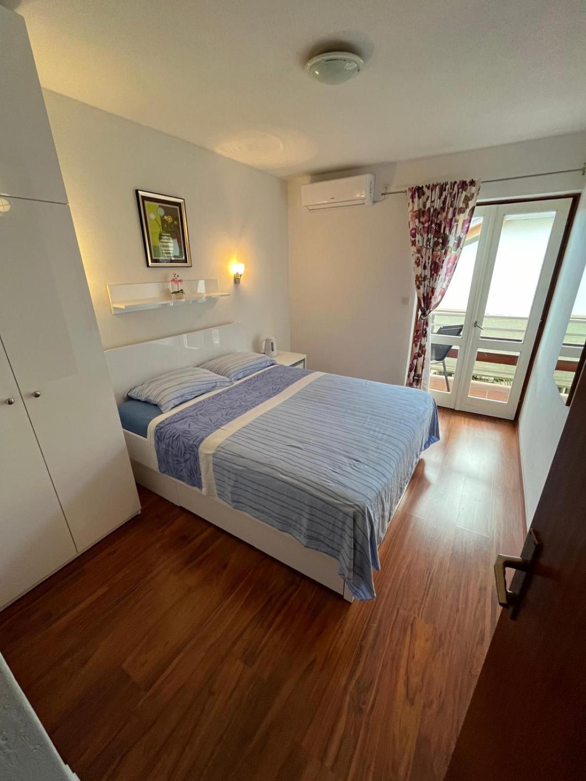 Apartmani Ana Juricev Vodice Exteriör bild