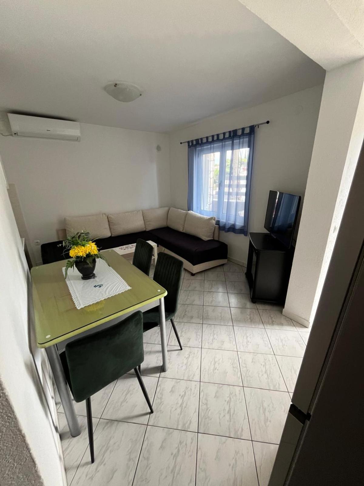 Apartmani Ana Juricev Vodice Exteriör bild