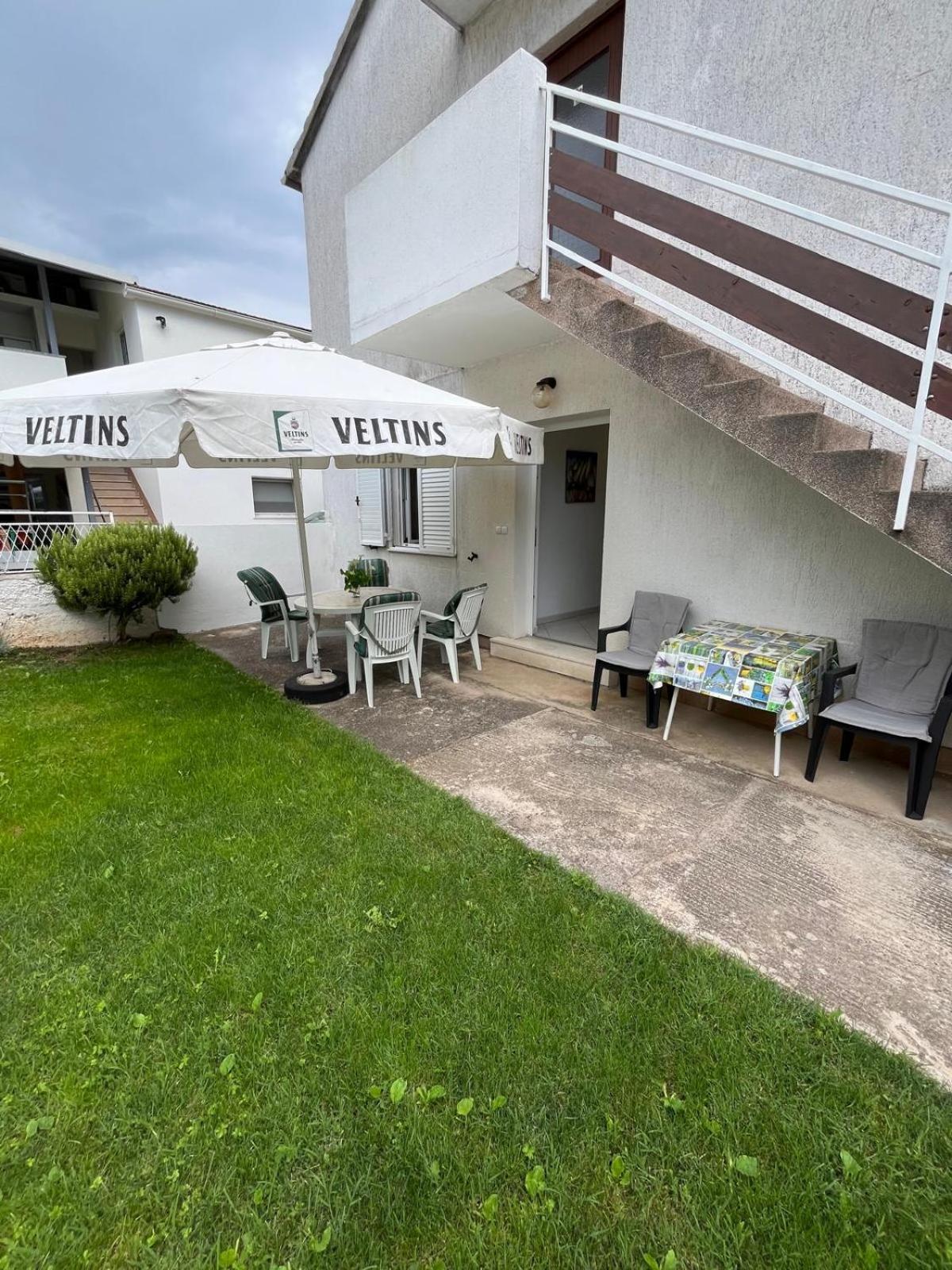 Apartmani Ana Juricev Vodice Exteriör bild