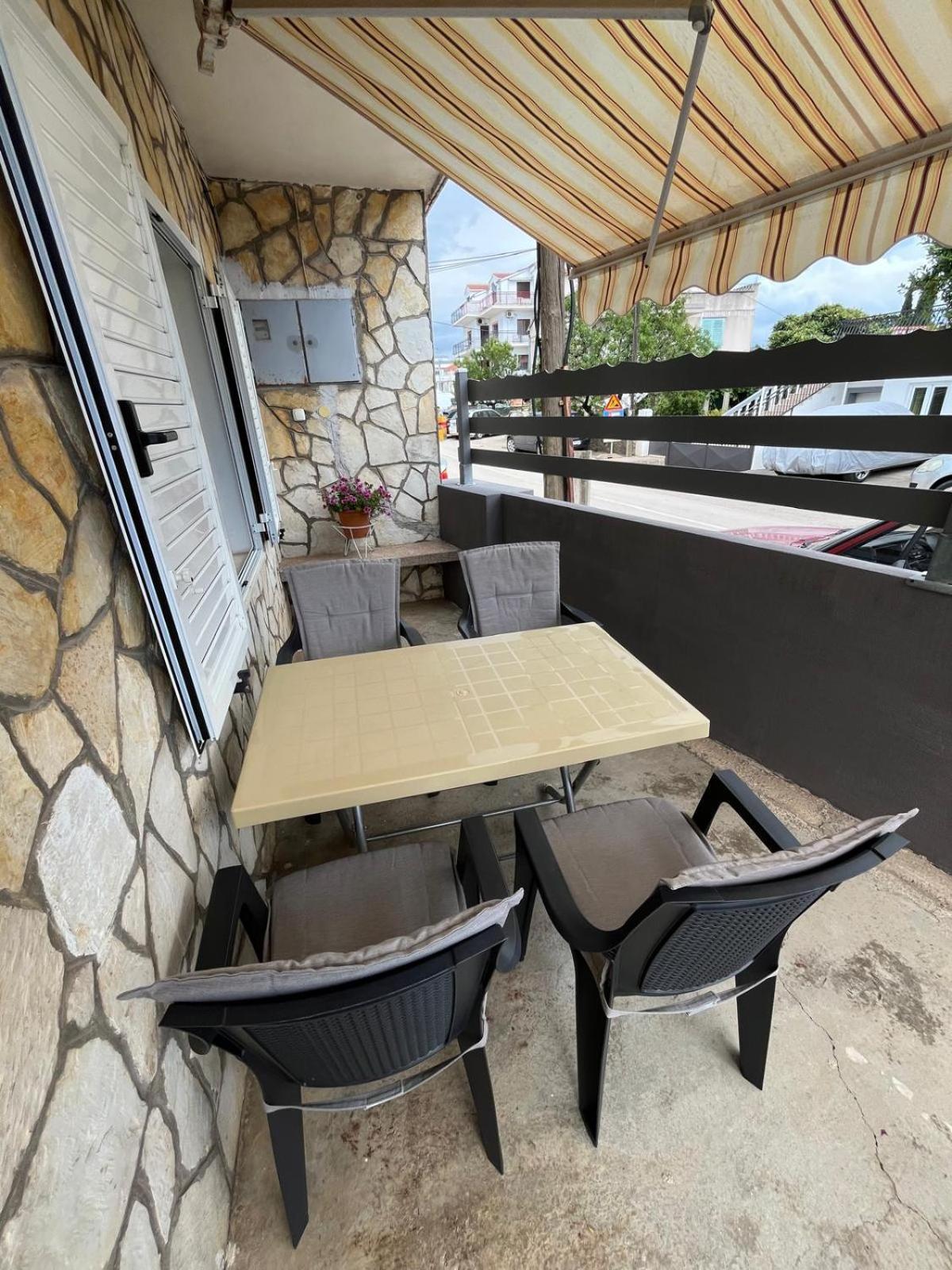 Apartmani Ana Juricev Vodice Exteriör bild
