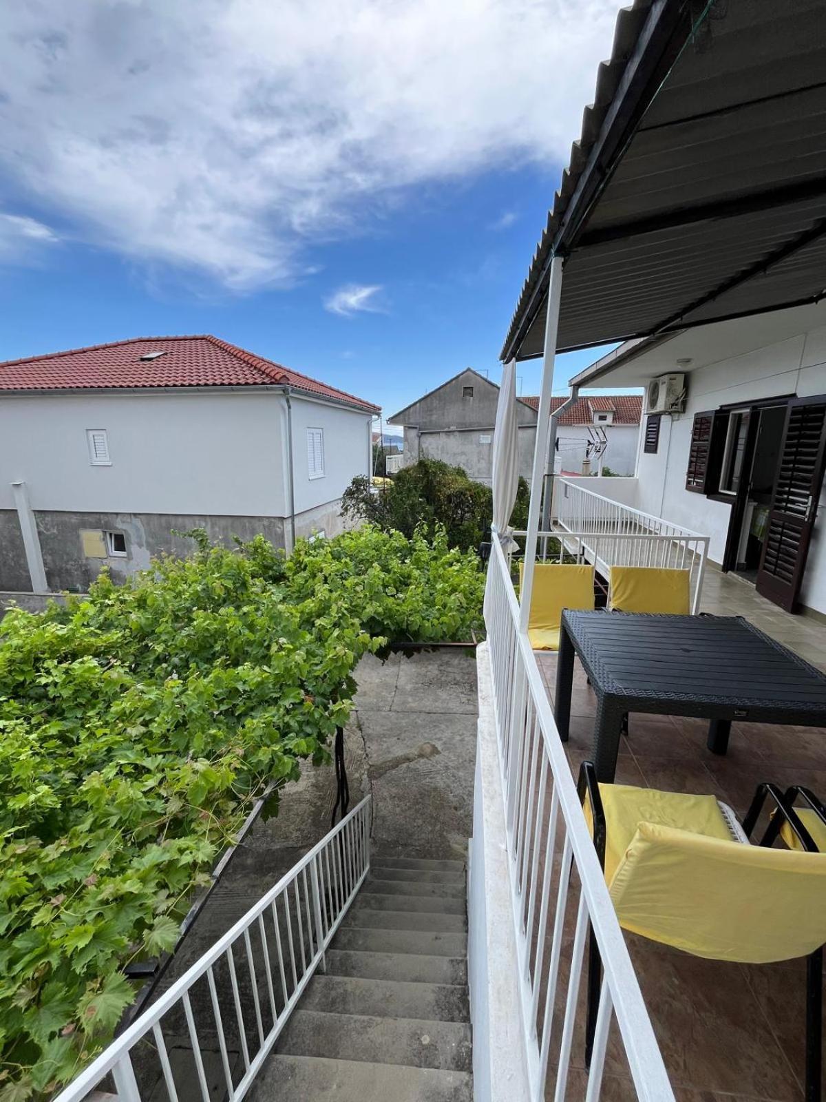 Apartmani Ana Juricev Vodice Exteriör bild